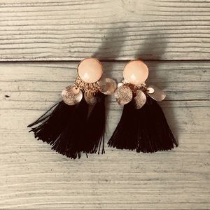 ❤️5/$25 Black and gold tassel earrings